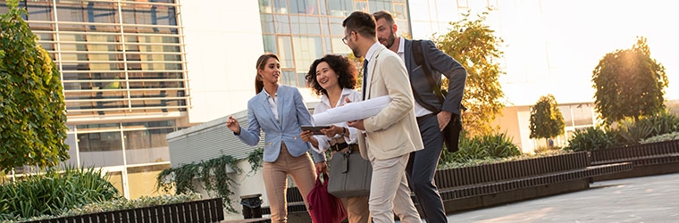 Colleagues walking to a meeting 760